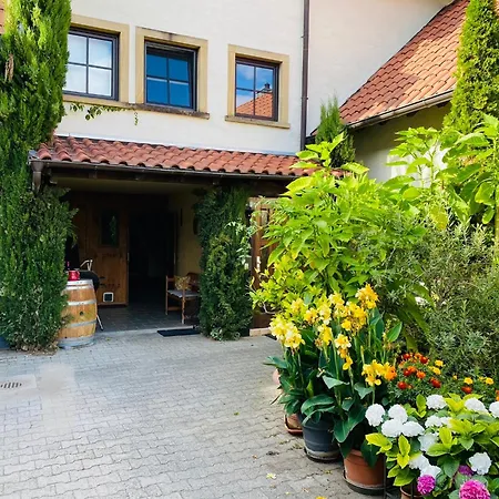 Mit Schoener Terrasse. Apartment *