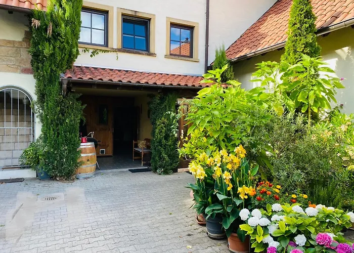 Mit Schoener Terrasse. Apartament *